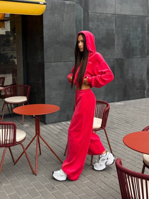 Punane kaheosaline veluurkomplekt "Model 469"
