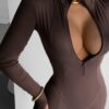 Pruun figuuri rõhutav jumpsuit "Mod 8043"
