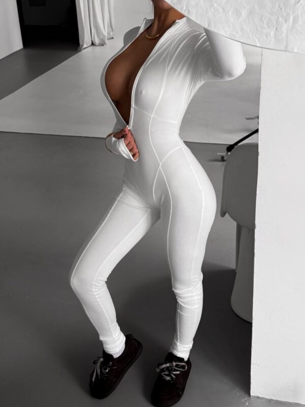 Valge figuuri rõhutav jumpsuit "Mod 8043"
