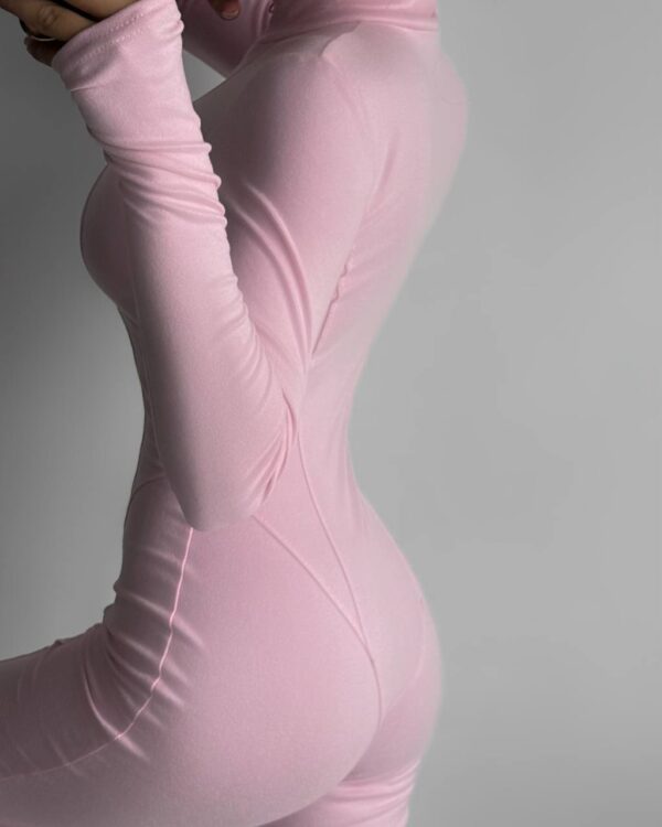 Mod 8043-11 Roosa figuuri rõhutav jumpsuit "Mod 8043"