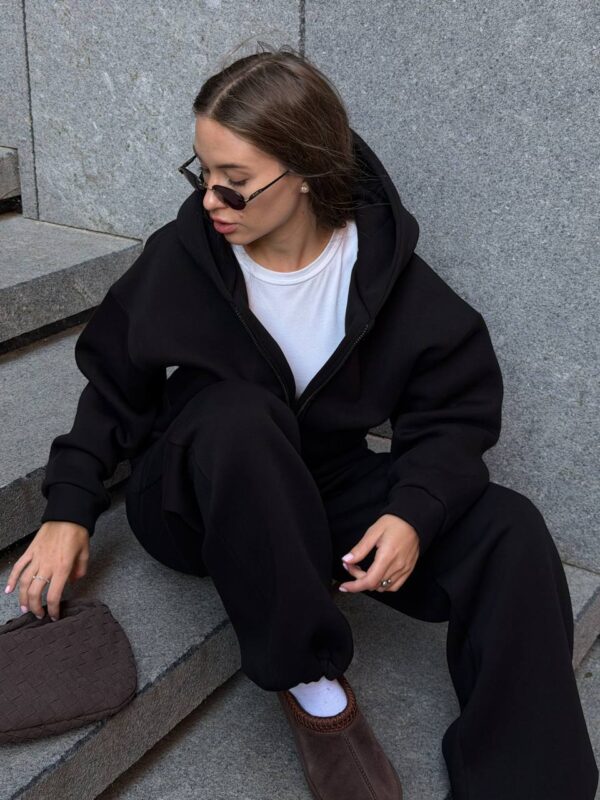 Must kaheosaline dressikomplekt "Model 052"