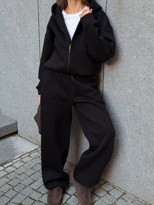 Must kaheosaline dressikomplekt "Model 052"